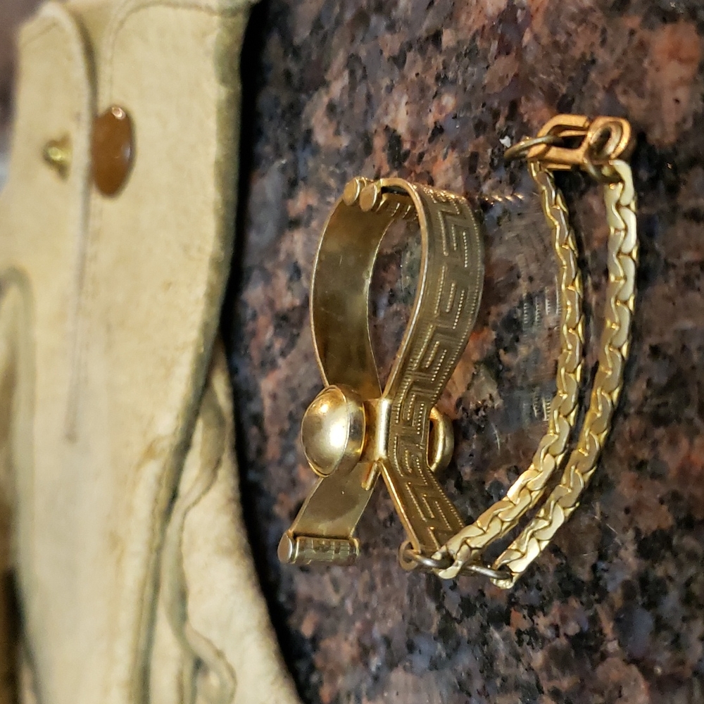 Elegant Goldtone Vintage Glove Clip with Egyptian Revival Abstract Styling